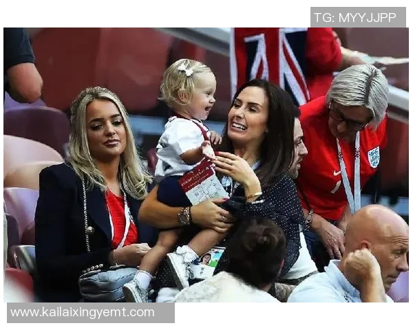 足球明星背后的美丽力量揭秘太太团的风采与魅力